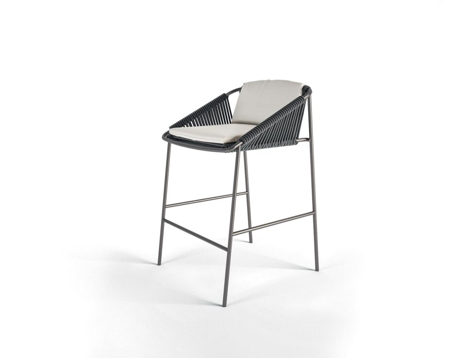 Fabric outdoor dining chair with metal frame and woven backrest