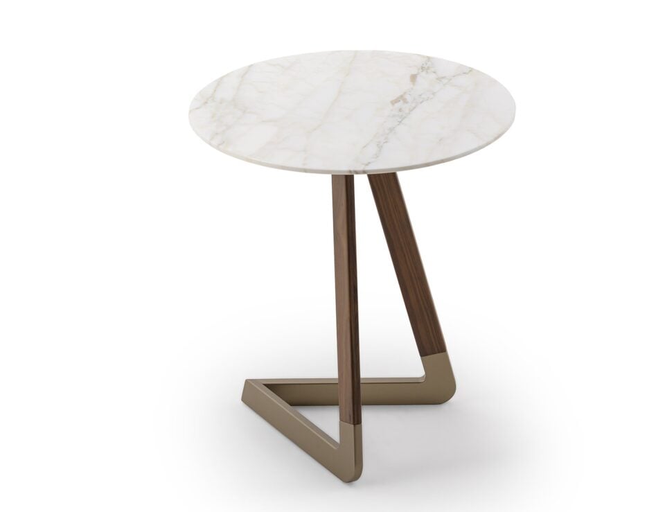 Round marble side table with Calacatta finish and metal base