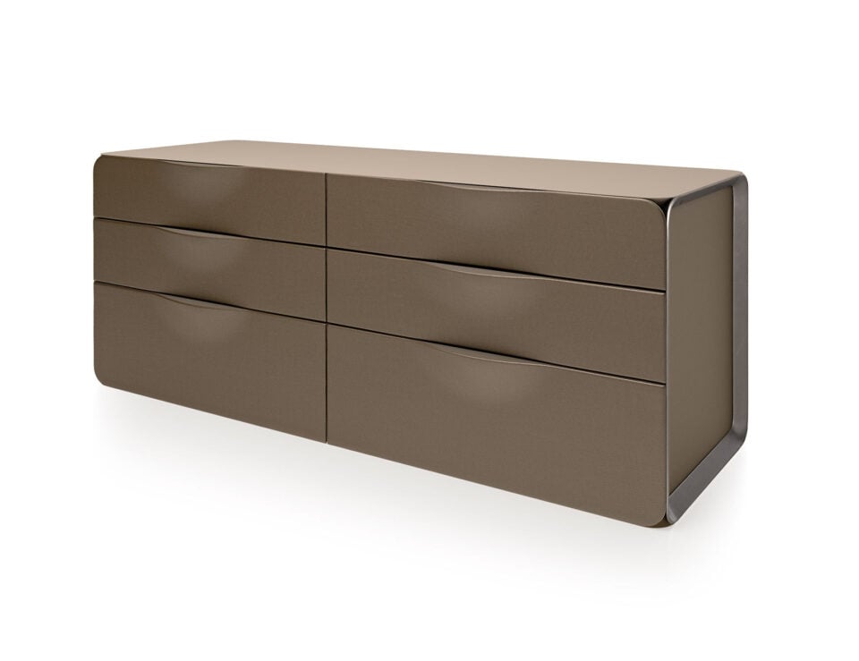 Leather chest of drawers with six storage compartments and smooth finish