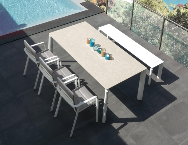 Milo contemporary Italian extendable table with white metal