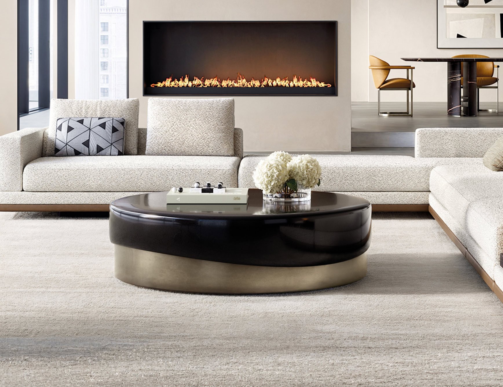Merian - Round lacquered wood coffee table in a living room setting